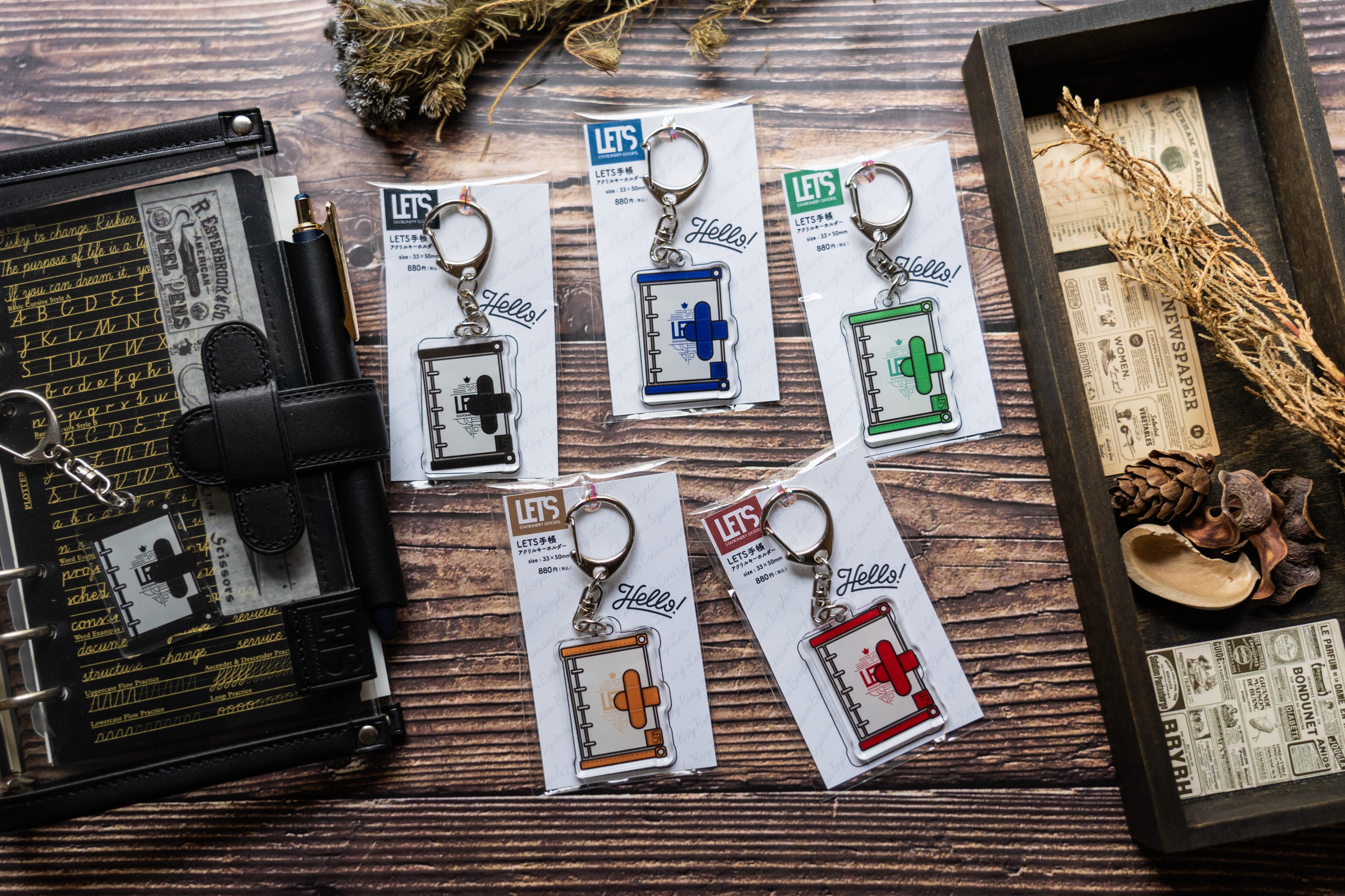 【新製品】LETS手帳をモチーフにしたアクリルキーホルダー
